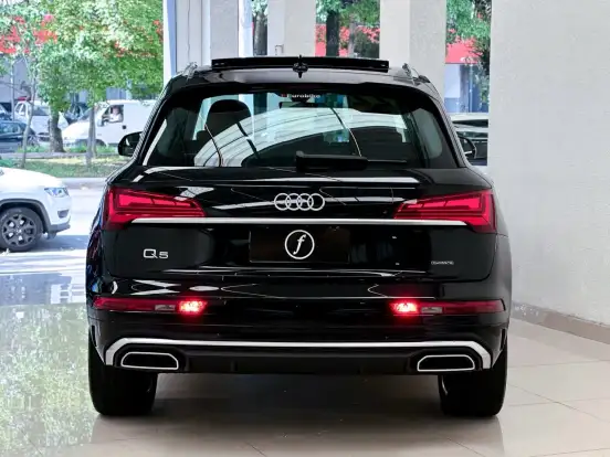 AUDI-Q5-2021