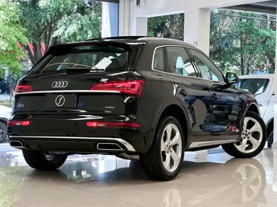 AUDI-Q5-2021