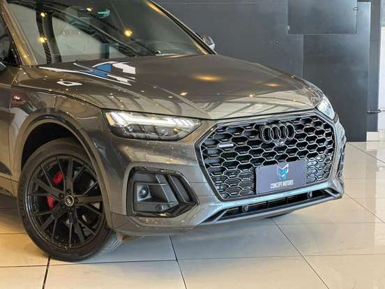 AUDI-Q5-2022