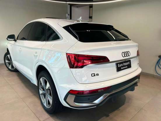 AUDI-Q5-2021