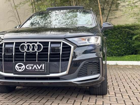 AUDI-Q7-2021