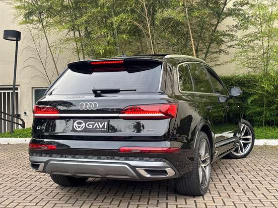 AUDI-Q7-2021