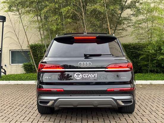 AUDI-Q7-2021