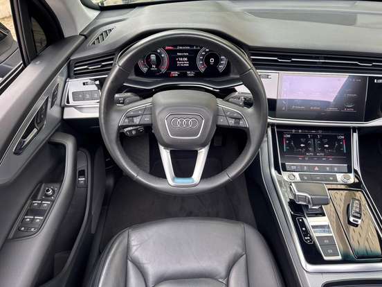 AUDI-Q7-2021