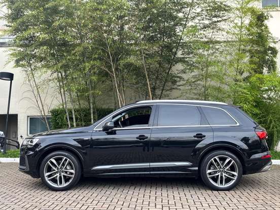 AUDI-Q7-2021