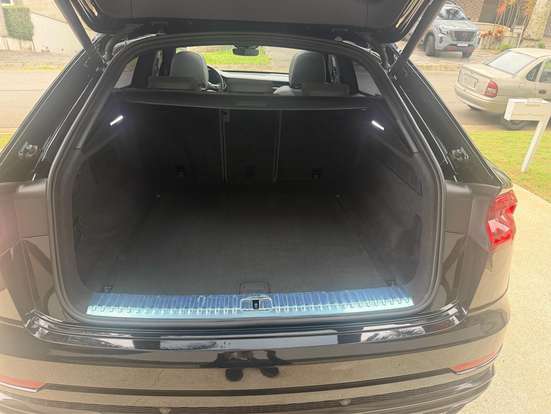 AUDI-Q8-2023