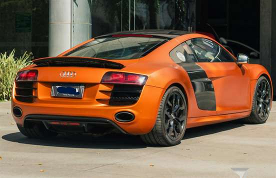 AUDI-R8-2012