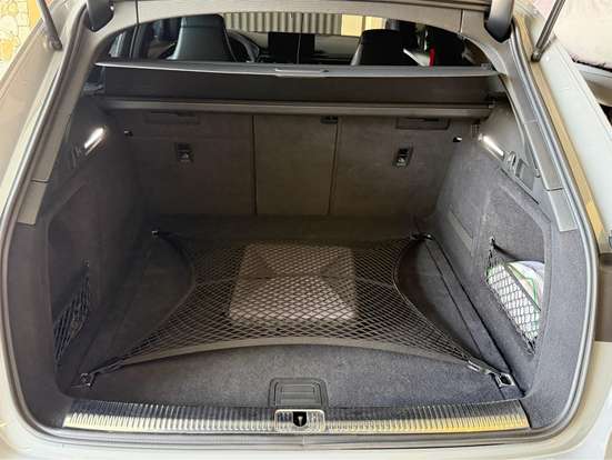 AUDI-RS4-2021