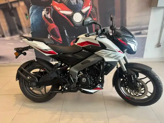 BAJAJ-DOMINAR NS200-2026