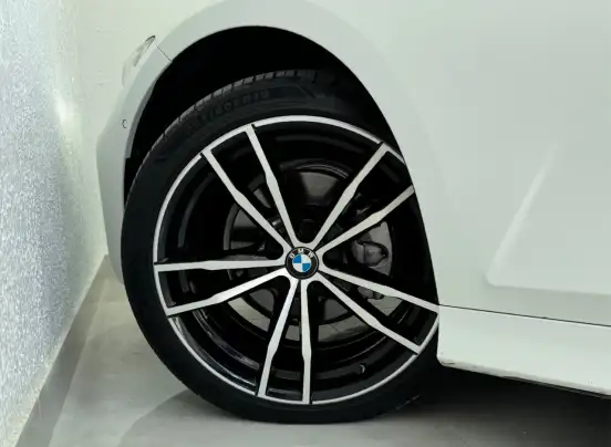 BMW-320i-2021