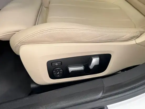 BMW-320i-2021