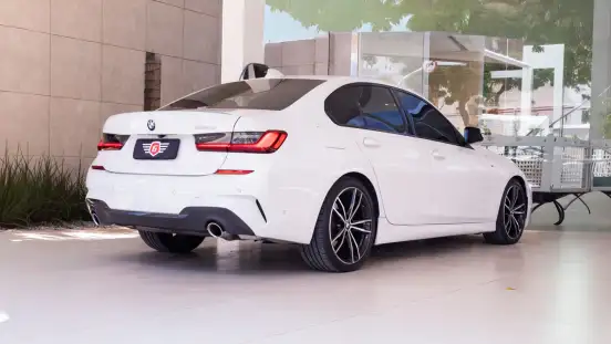 BMW-320i-2022