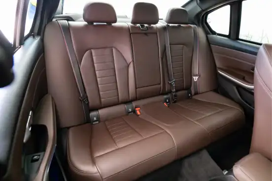 BMW-320i-2022