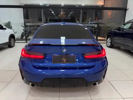 BMW-320i-2022