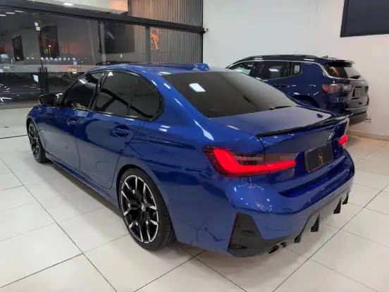 BMW-320i-2022