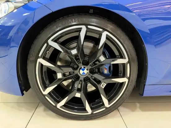 BMW-320i-2022