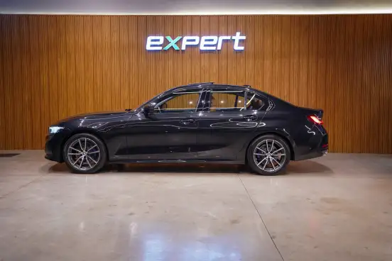 BMW-320i-2022