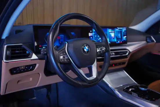 BMW-320i-2022