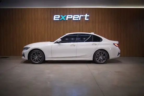 BMW-320i-2020