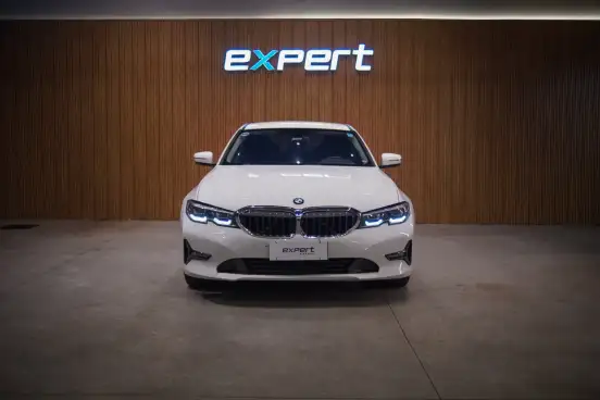 BMW-320i-2020
