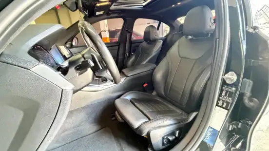 BMW-320i-2021