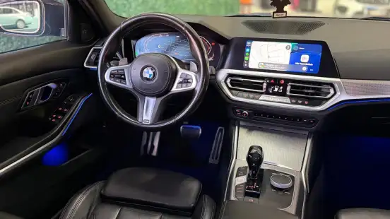 BMW-320i-2021