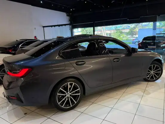BMW-320i-2019