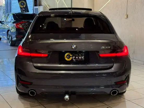 BMW-320i-2019