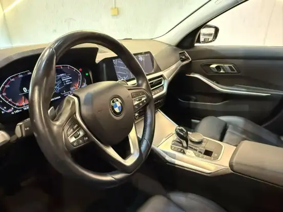 BMW-320i-2.0 16V TURBO GASOLINA SPORT GP AUTOMÁTICO BMW-320i-2019