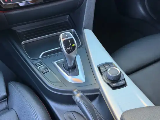 BMW-320i-2018