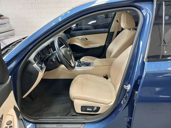BMW-320i-2021