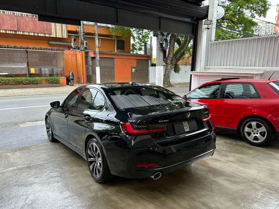 BMW-320i-2024