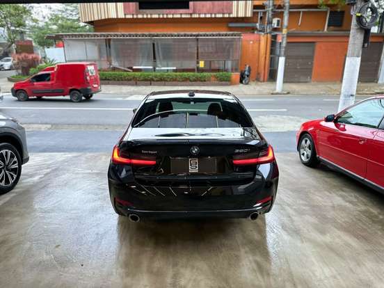 BMW-320i-2024