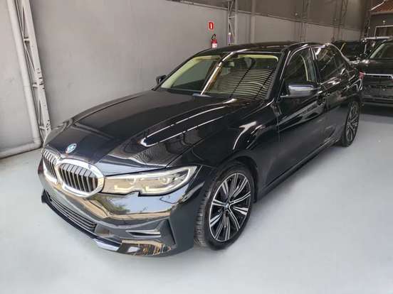 BMW-320i-2021