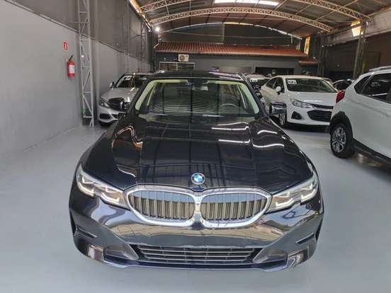BMW-320i-2021