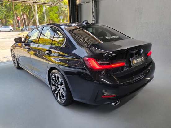 BMW-320i-2021