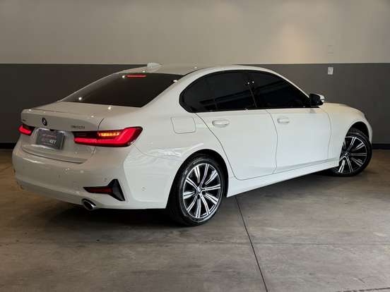 BMW-320i-2020