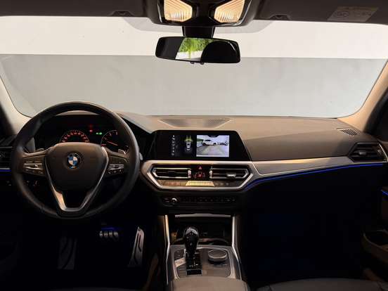 BMW-320i-2020
