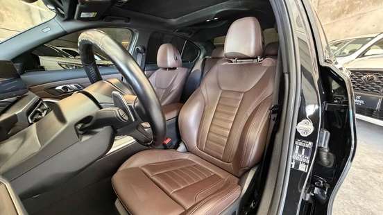 BMW-320i-2023