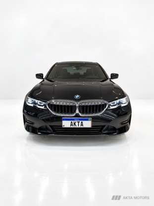 BMW-320i-2022
