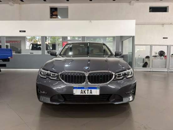 BMW-320i-2020