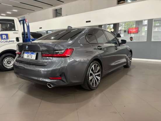 BMW-320i-2020