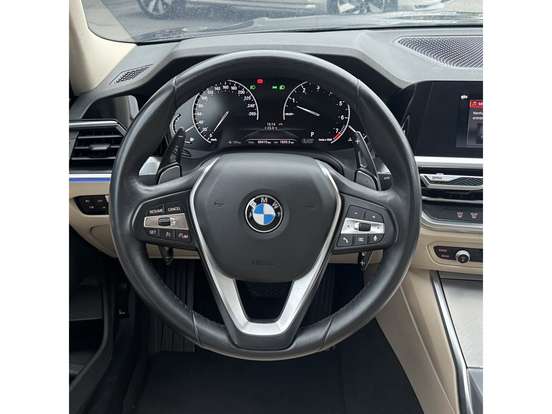 BMW-320i-2020