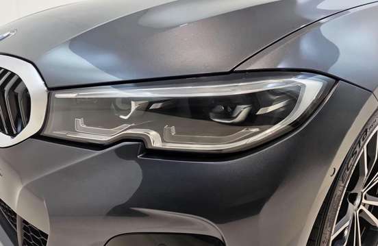 BMW-320i-2021