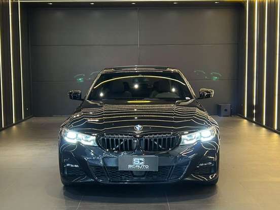 BMW-320i-2021