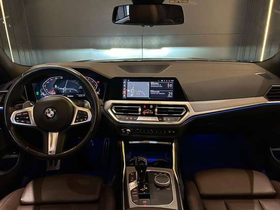 BMW-320i-2021