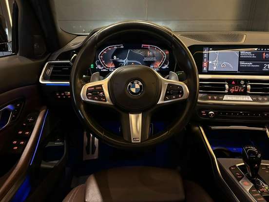 BMW-320i-2021