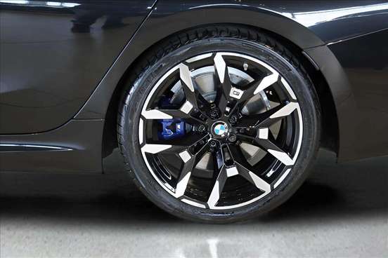 BMW-320i-2025