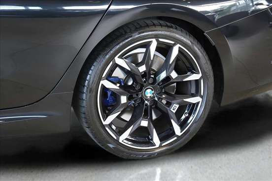 BMW-320i-2025