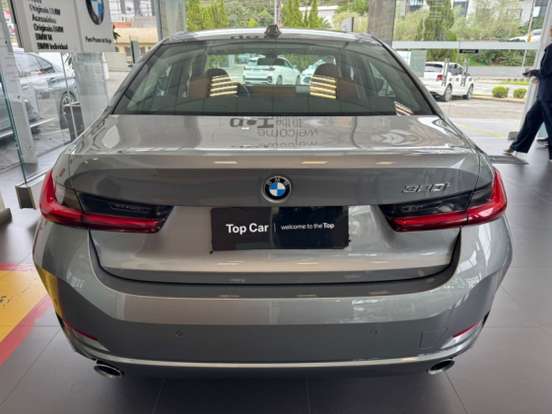 BMW-320i-2023